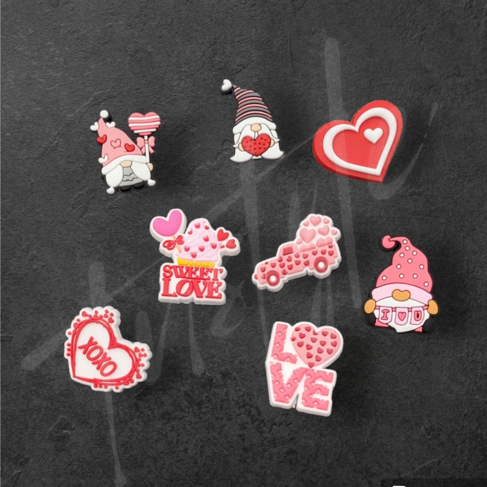 ⭐️4/$25⭐️ 8 Love Themed Shoes Charms